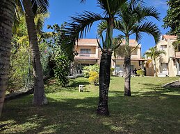 Bungalow for Families and Friends by the sea and Pool - by Feelluxuryh