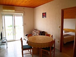 Sea View Apartment Reno, Sleeps 5