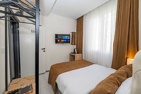 Gloria Airport Hotel