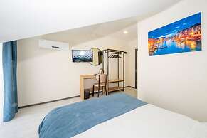 Gloria Airport Hotel