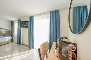 Gloria Airport Hotel