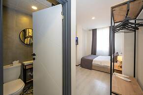 Gloria Airport Hotel