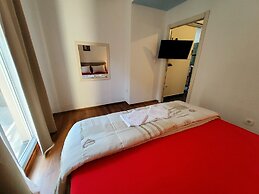 Charming Apartment 3 Sleeps 4 Guests