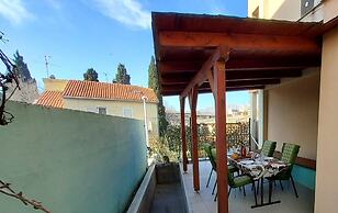 Charming Apartment 3 Sleeps 4 Guests