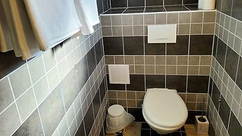 Charming Apartment 3 Sleeps 4 Guests