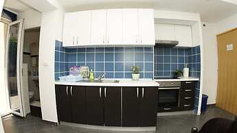 Charming Apartment 3 Sleeps 4 Guests