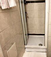 Charming Apartment 3 Sleeps 4 Guests