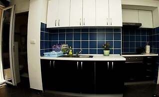 Charming Apartment 3 Sleeps 4 Guests