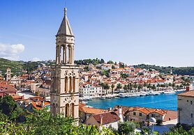 Charming Apartment 3 Sleeps 4 Guests