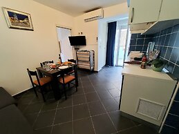 Charming Apartment 3 Sleeps 4 Guests