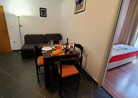 Charming Apartment 3 Sleeps 4 Guests