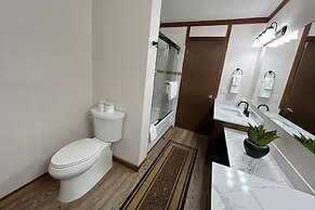 Brookstone Pines 3 Bedroom Home by RedAwning