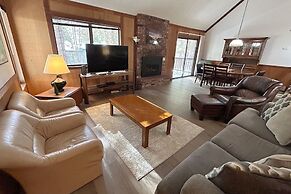 Brookstone Pines 3 Bedroom Home by RedAwning