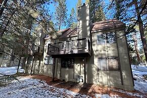 Brookstone Pines 3 Bedroom Home by RedAwning