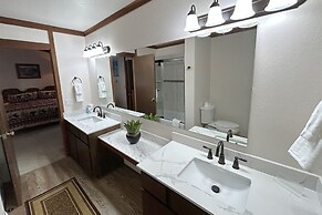 Brookstone Pines 3 Bedroom Home by RedAwning