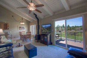 Park View Paradise 3 Bedroom Condo by RedAwning