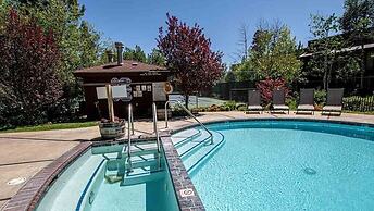 Park View Paradise 3 Bedroom Condo by RedAwning