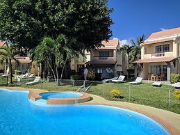 Comfortable Beachfront Bungalow With Pool - by Feelluxuryholidays