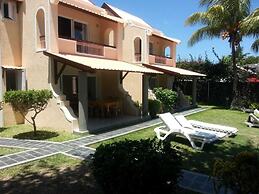 Comfortable Beachfront Bungalow With Pool - by Feelluxuryholidays