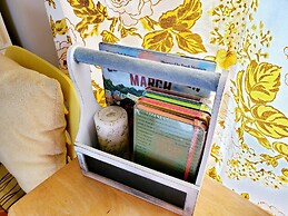 Room-cozy Yellow Queen Bed By Yale U