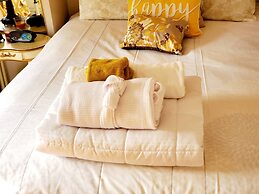 Room-cozy Yellow Queen Bed By Yale U