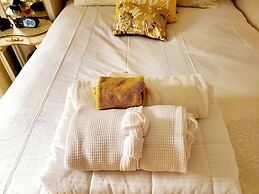 Room-cozy Yellow Queen Bed By Yale U