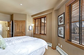 330 Chapel Square 3 Bedroom Condo by RedAwning