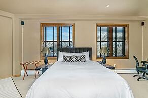 330 Chapel Square 3 Bedroom Condo by RedAwning