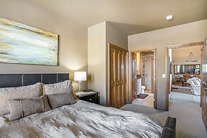 330 Chapel Square 3 Bedroom Condo by RedAwning