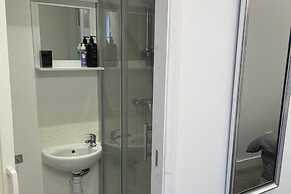 Beautiful 1-bed Studio in Uxbridge, London
