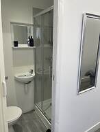 Beautiful 1-bed Studio in Uxbridge, London