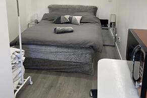Beautiful 1-bed Studio in Uxbridge, London