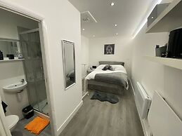 Beautiful 1-bed Studio in Uxbridge, London