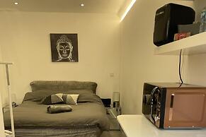Beautiful 1-bed Studio in Uxbridge, London