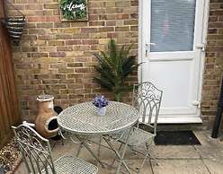 Beautiful 1-bed Studio in Uxbridge, London