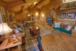 Smokey Joes 5 Bedroom Cabin by RedAwning