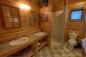 Smokey Joes 5 Bedroom Cabin by RedAwning