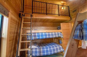 Smokey Joes 5 Bedroom Cabin by RedAwning