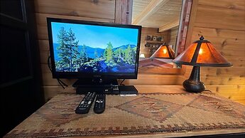 Smokey Joes 5 Bedroom Cabin by RedAwning