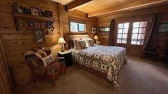 Smokey Joes 5 Bedroom Cabin by RedAwning