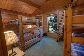 Smokey Joes 5 Bedroom Cabin by RedAwning