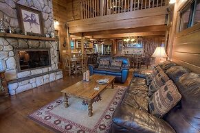 Smokey Joes 5 Bedroom Cabin by RedAwning