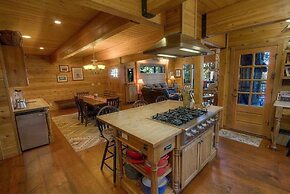 Smokey Joes 5 Bedroom Cabin by RedAwning