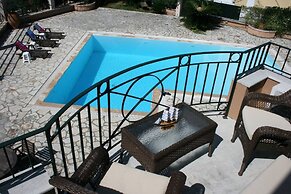 Durrell Corfu Strawberry-pink Villa