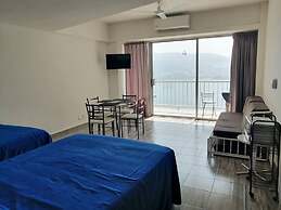 Beautiful Twin Towers Suite With Balcony and Stunning sea View