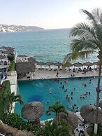 Beautiful Twin Towers Suite With Balcony and Stunning sea View