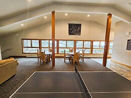 Tall Pines Retreat 4 Bedroom Condo by RedAwning
