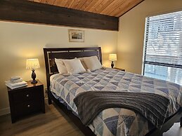 Tall Pines Retreat 4 Bedroom Condo by RedAwning