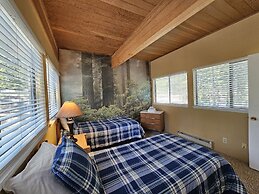 Tall Pines Retreat 4 Bedroom Condo by RedAwning