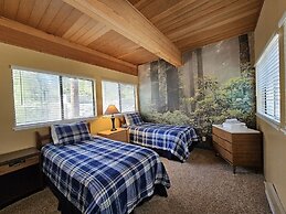 Tall Pines Retreat 4 Bedroom Condo by RedAwning
